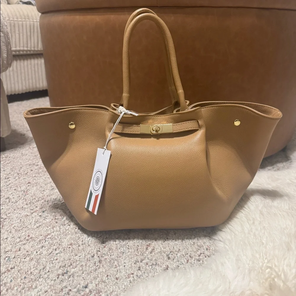 Viola Castellani. Tan leather tote bag with gold hardware. Adjustable strap.
